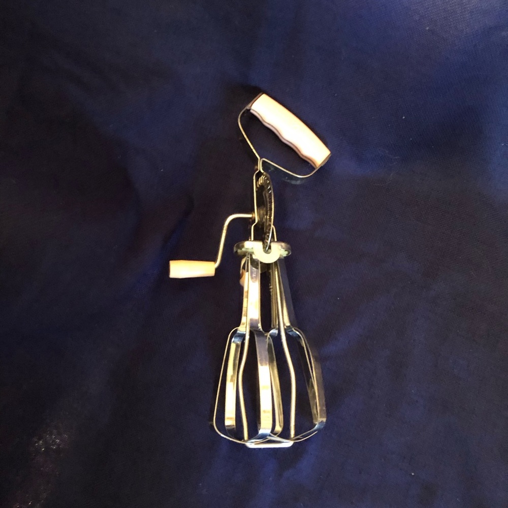 Vintage RARE Pink Turner & Seymour Egg Beater